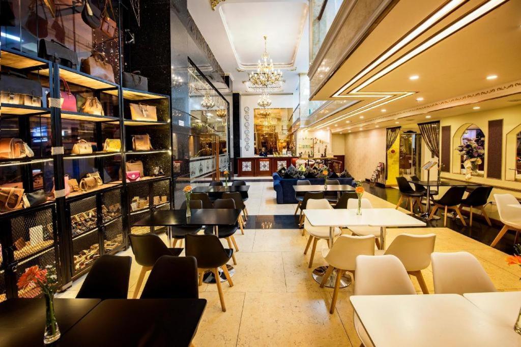 Golden Crown Hotel Saigon Cidade de Ho Chi Minh Exterior foto